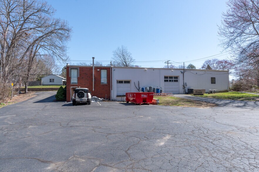 More Photos Of 24 Sodom Ln, Derby Flex For Lease