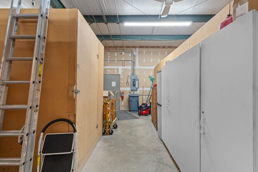 More Photos Of 6331 S Tex Pt, Homosassa Warehouse For Lease