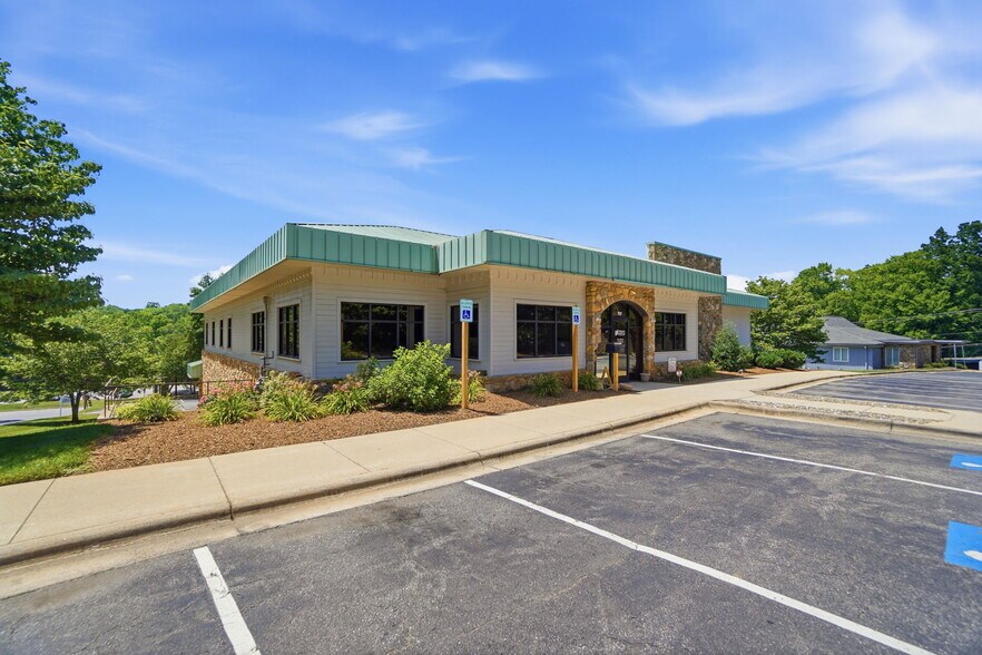 More Photos Of 701-707 Bryant St, Statesville Medical For Sale