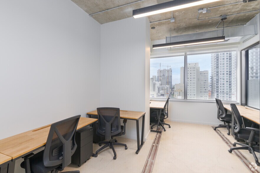 More Photos Of 100 N Biscayne Blvd, Miami Office For Lease