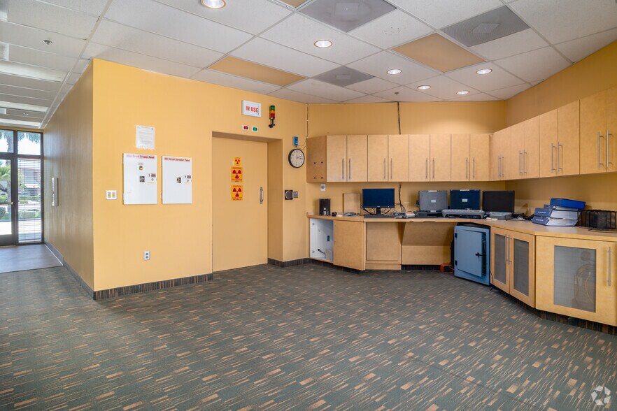 More Photos Of 77840 Flora Rd, Palm Desert Medical For Sale