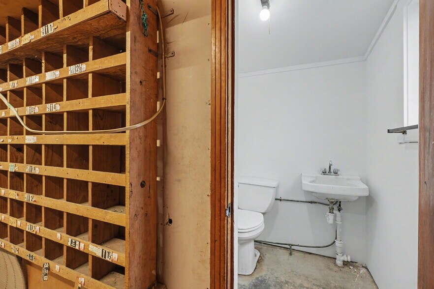 More Photos Of 9420-9424 MO-100, New Haven General Retail For Sale