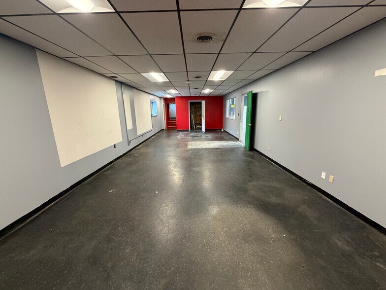 More Photos Of 42 Karner Rd, Albany Light Distribution For Lease