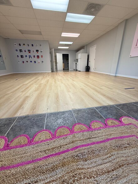 More Photos Of 812 W Wade Hampton Blvd, Greer Office Residential For Lease