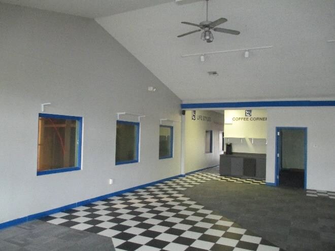 More Photos Of 3010 W Walnut St, Rogers Auto Repair For Sale