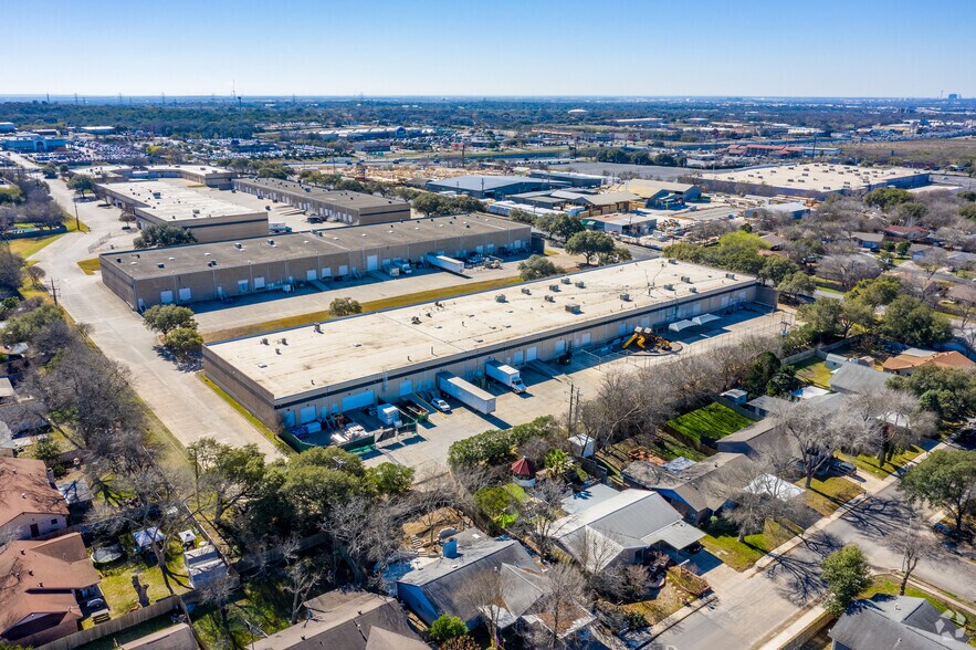More Photos Of 12200 Crownpoint Dr, San Antonio Distribution For Lease