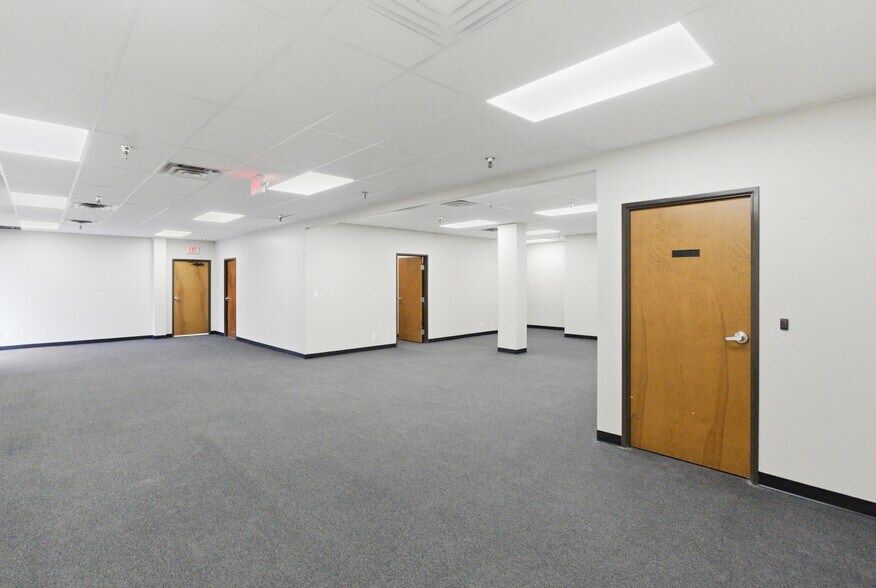 More Photos Of 4100 Ed Bluestein Blvd, Austin Warehouse For Lease