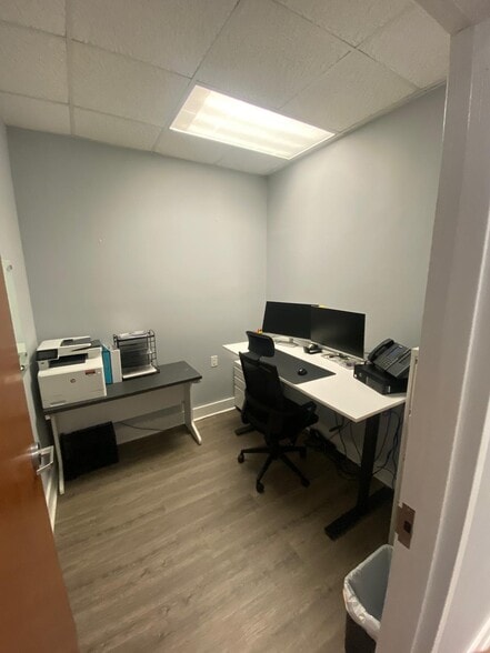 More Photos Of 200 N Harbor Pl, Davidson Storefront Retail Office For Lease