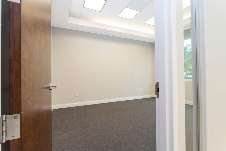 More Photos Of 7350 Futures Dr, Orlando Office For Sale
