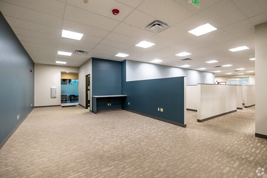 More Photos Of 8020 Shaffer Pky, Littleton Light Manufacturing For Lease