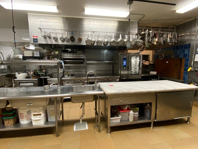 More Photos Of 95 Middletown Rd, South Londonderry Restaurant For Sale