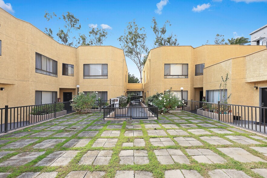 More Photos Of 1818-1826 Vassar St, Glendale Apartments For Sale