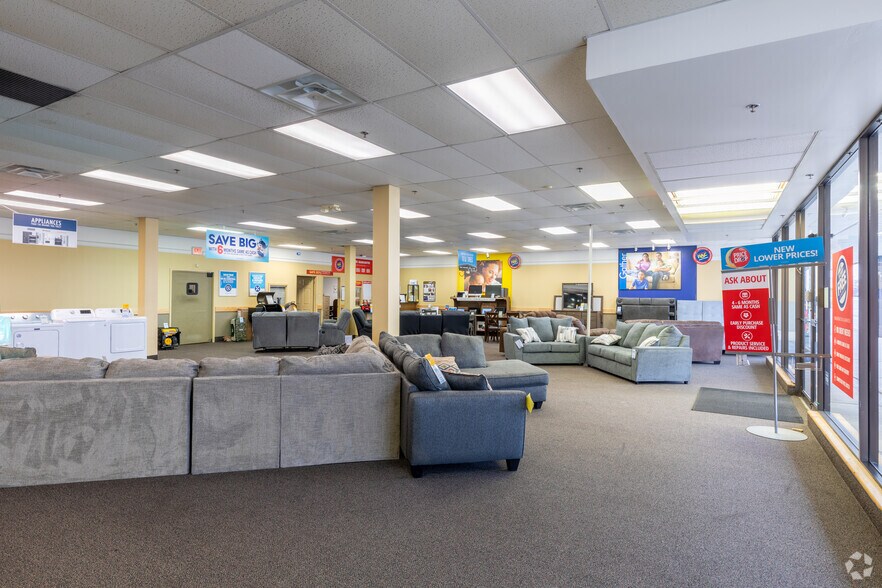 More Photos Of 520-560 Plaza Dr, Fostoria Unknown For Lease