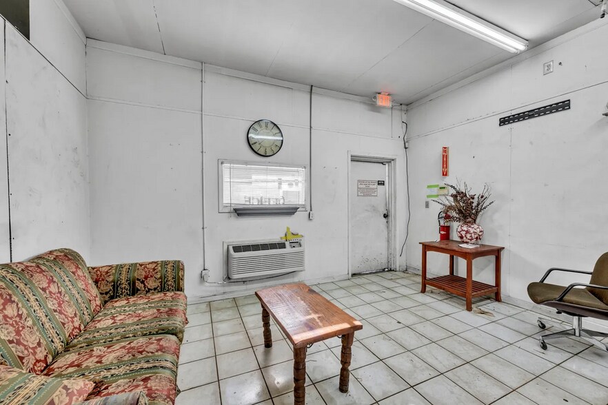 More Photos Of 3315 Cogswell Ave, Pell City General Retail For Sale