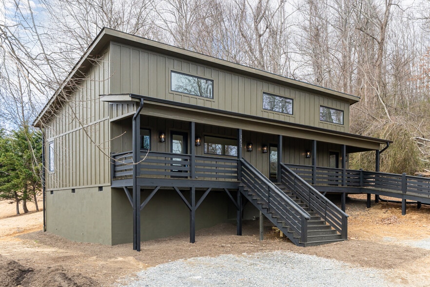 Primary Photo Of 153 Hackleburg Ln, Hendersonville Multifamily For Sale