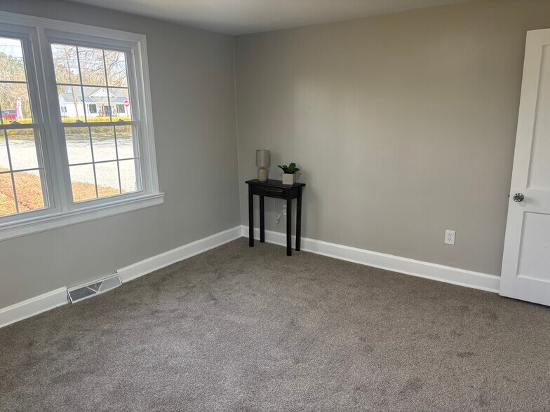 More Photos Of 500 Sharon Rd, King William Office Residential For Sale