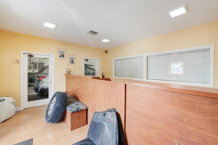 More Photos Of 2726 NW 35th St, Miami Industrial For Sale