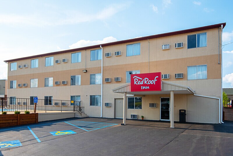 More Photos Of 501 Northland Dr, Cameron Hotel For Sale