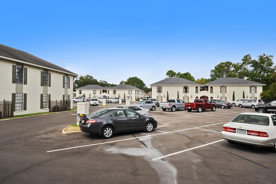 More Photos Of 850 Kaliste Saloom Rd, Lafayette Office Residential For Lease