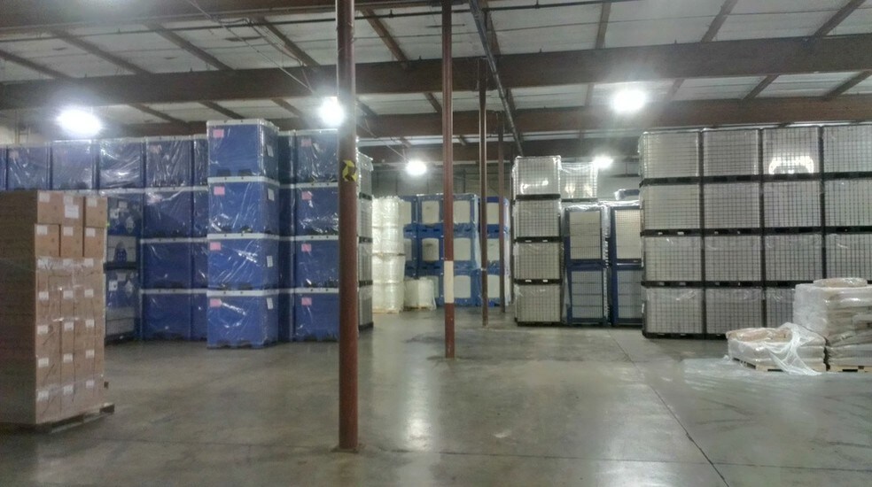 More Photos Of 2730 NE Riverside Way, Portland Warehouse For Lease