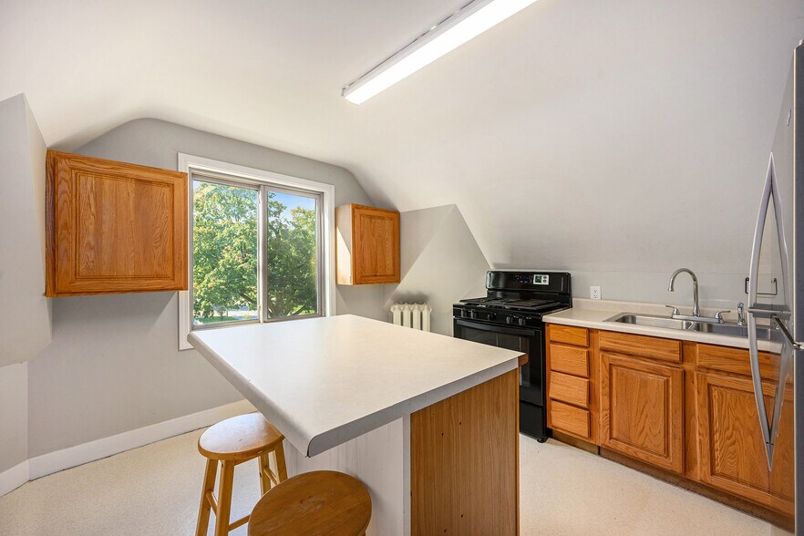 More Photos Of 324 Stuart Ave, Kalamazoo Apartments For Sale