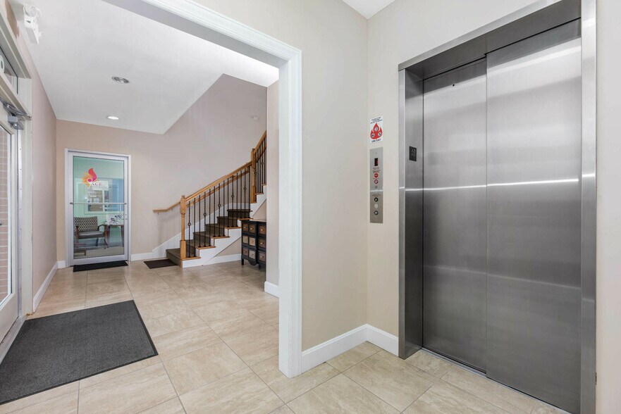 More Photos Of 8485 S Mason Montgomery Rd, Mason Office For Sale