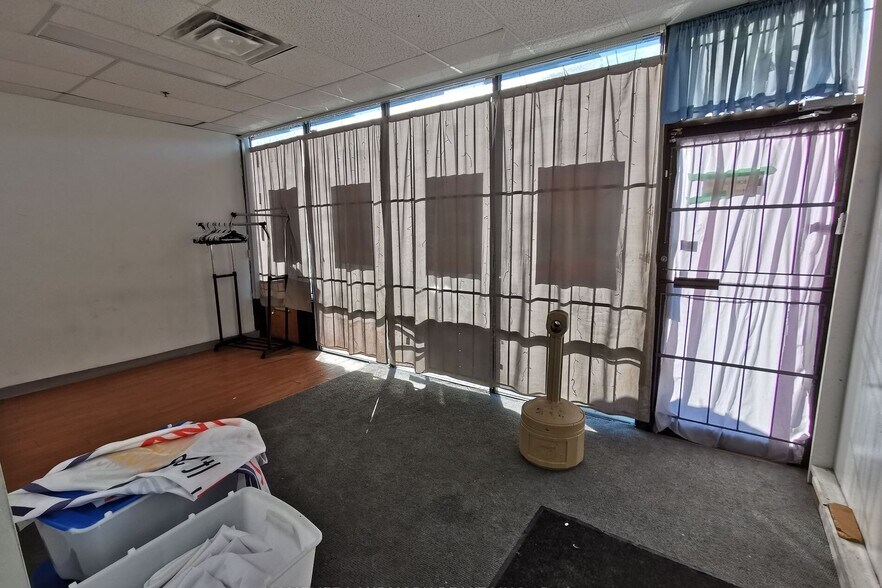More Photos Of 50 Weybright Ct, Toronto Showroom For Lease