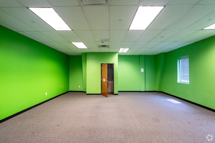 More Photos Of 202-204 N Dooley St, Grapevine Medical For Sale