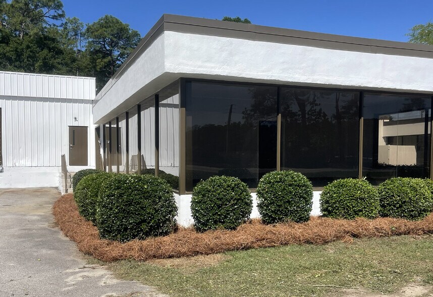 More Photos Of 999 Harbor Dr, West Columbia Warehouse For Sale