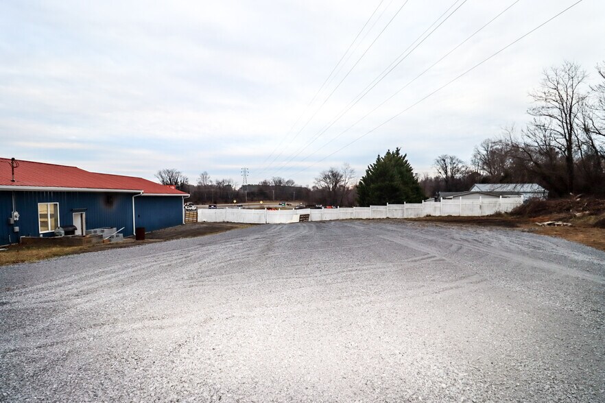 More Photos Of 2600 W Lynchburg Salem Tpke, Bedford Flex For Lease