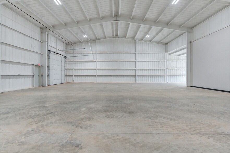 More Photos Of 3216 116th st, Lubbock Warehouse For Sale