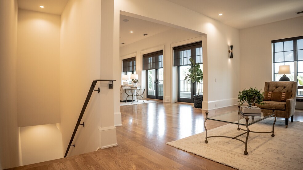 More Photos Of 152 N Section St, Fairhope Storefront Retail Residential For Sale