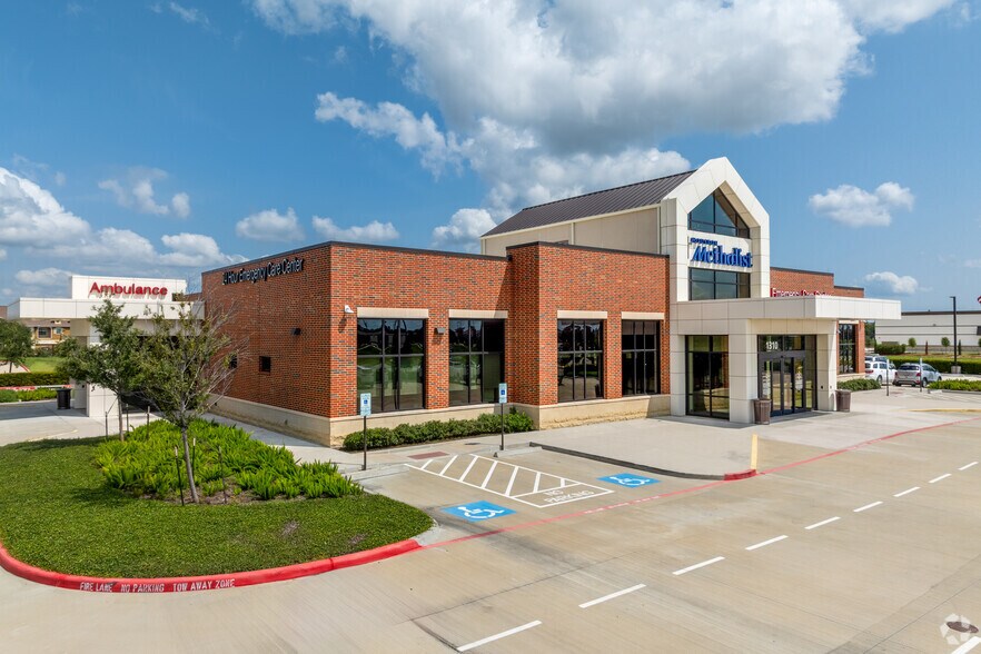 More Photos Of NEQ of League City Pkwy & Egret Bay Blvd, League City Office For Sale