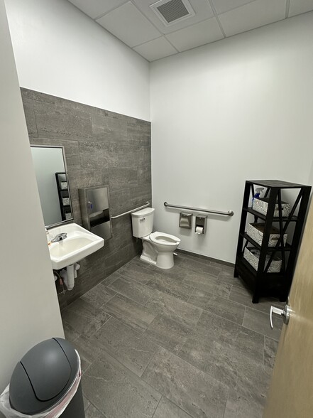 More Photos Of 3905 Center Loop, Orlando Unknown For Lease