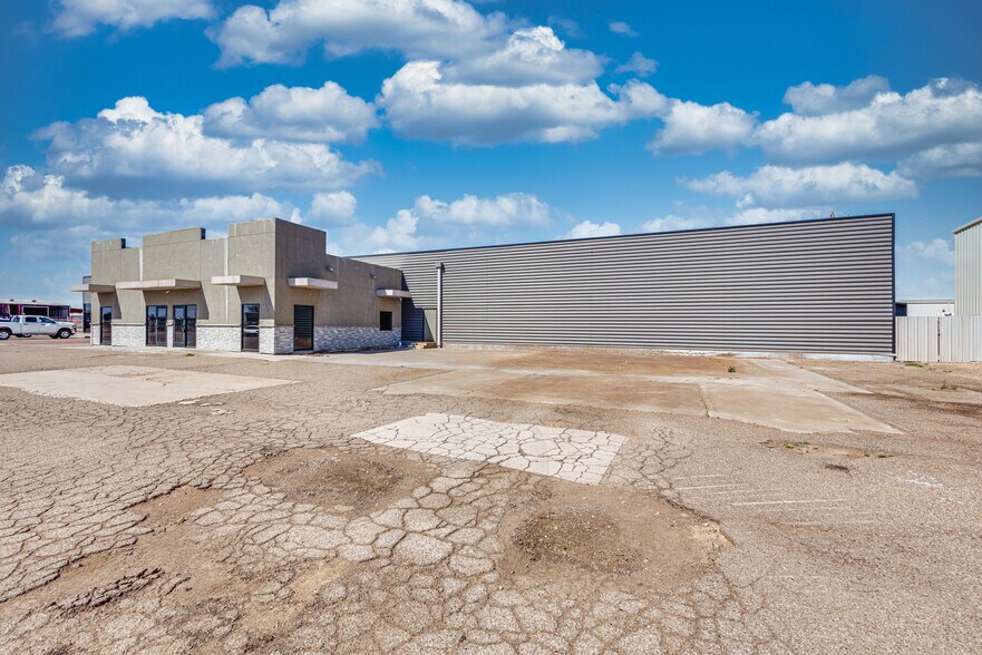 More Photos Of 2400 Steven Rd, Odessa Warehouse For Sale