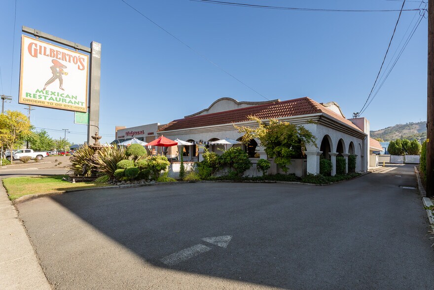 More Photos Of 1347 NE Stephens St, Roseburg Restaurant For Sale