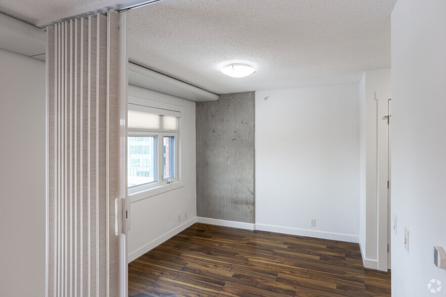 More Photos Of 10047 109 St NW, Edmonton Apartments For Lease