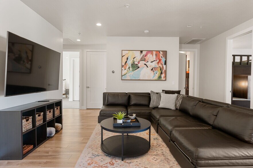 More Photos Of 2248 N Double Eagle Ln, Washington Specialty For Sale