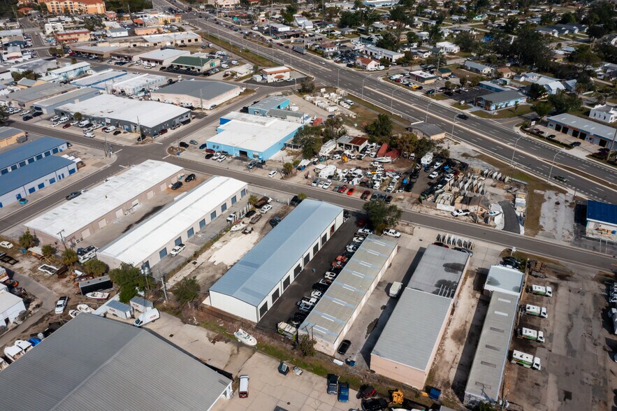 More Photos Of 320 Warfield Ave, Venice Warehouse For Sale