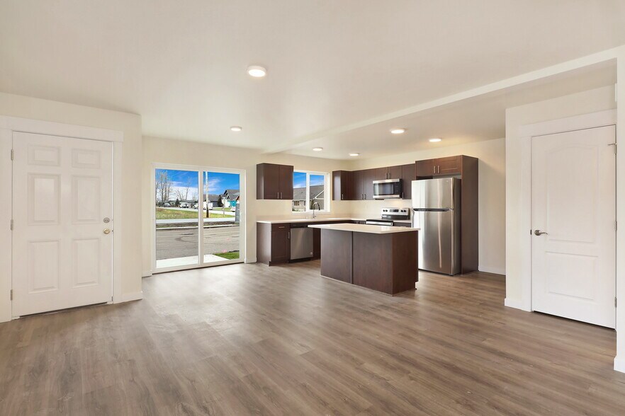 More Photos Of 412 Front St, Sumas Apartments For Sale