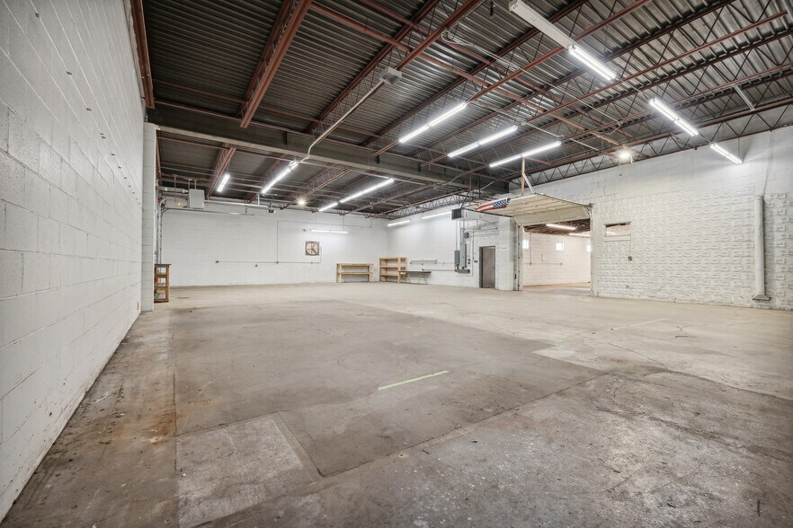 More Photos Of 15 Walnut St, Coshocton Warehouse For Sale