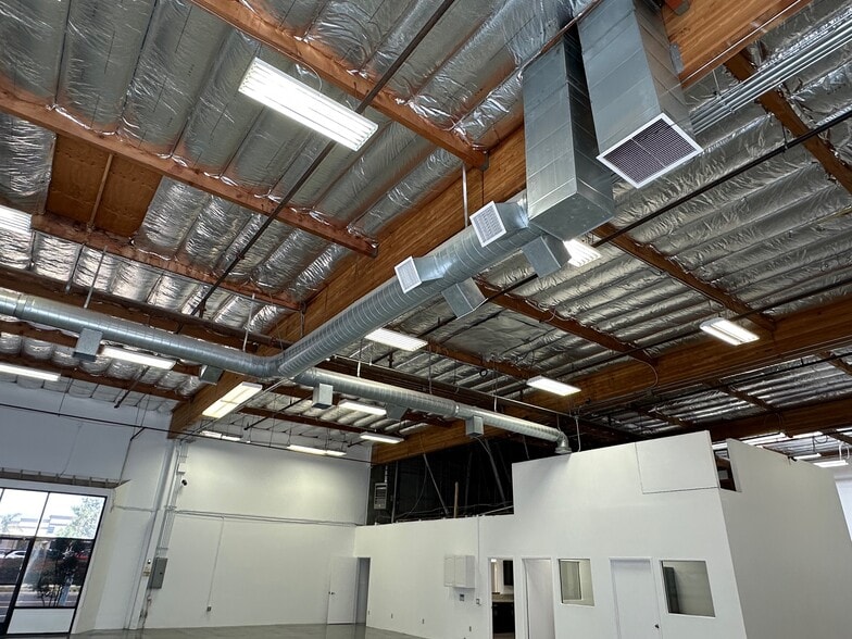 More Photos Of 1830 Lockwood St, Oxnard Warehouse For Lease