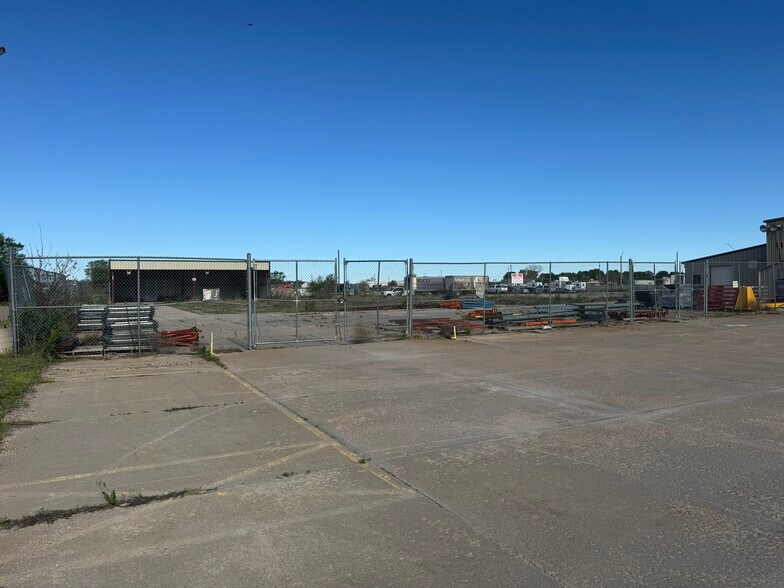 More Photos Of 2302 S North Rd, Grand Island Manufacturing For Lease