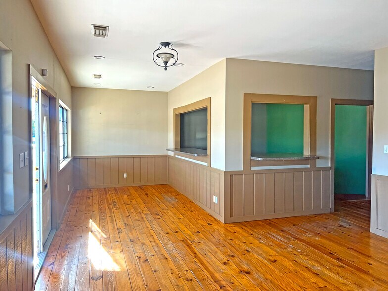 More Photos Of 1642 FM 2673, Canyon Lake Storefront Retail Office For Lease