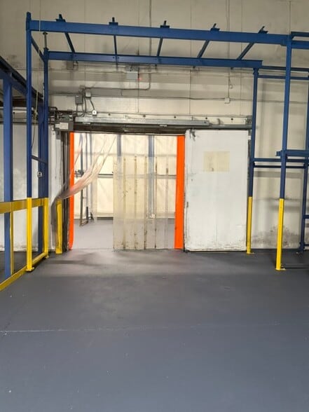 More Photos Of 220 Lawrence Ave, Lawrence Distribution For Lease