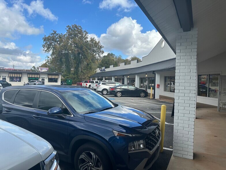 More Photos Of 214 Atlanta Rd, Cumming Unknown For Lease