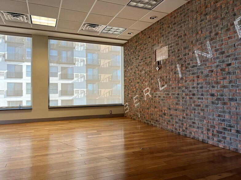 More Photos Of 423 N Main St, Royal Oak Office For Lease