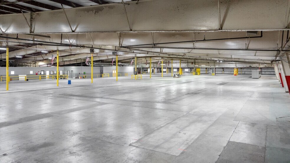 More Photos Of 410 S River St, Calhoun Warehouse For Lease