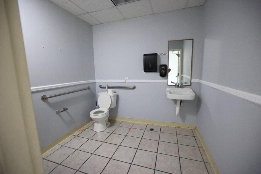 More Photos Of 508 Main St, Spotswood Storefront For Sale