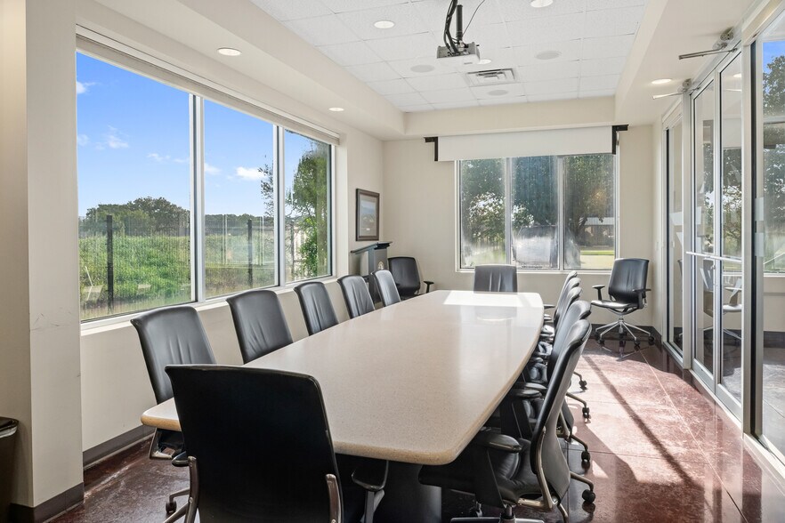 More Photos Of 18000 Groeschke Rd, Houston Airplane Hangar For Lease